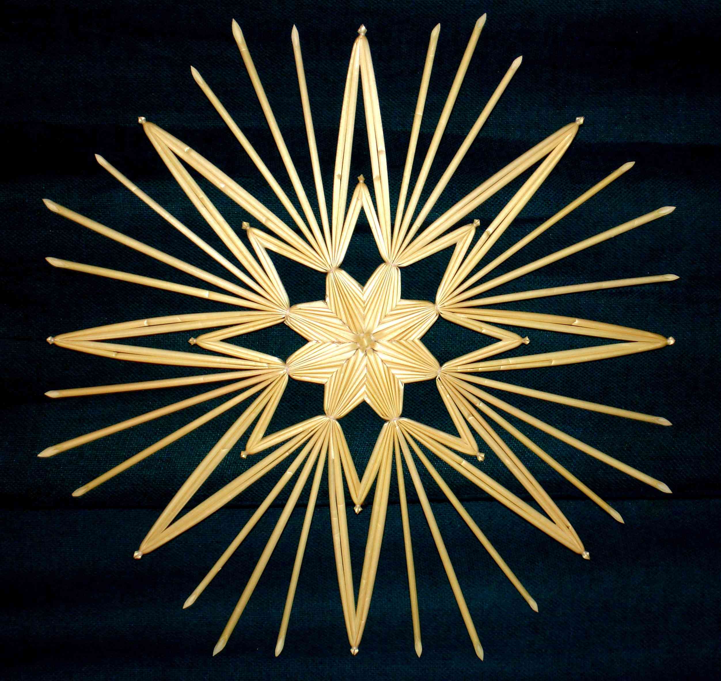 Strohstern_064_red Vaterunserkirche